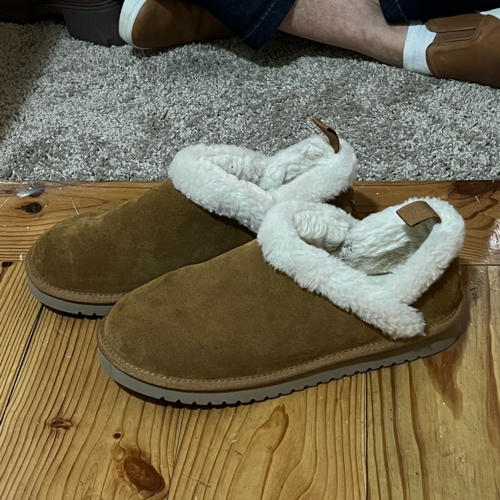 Koolaburra Tan Suede Slippers with Cream Fur